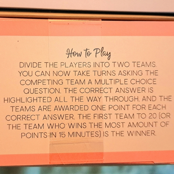 Chic Card Game - Picture 2 of 4